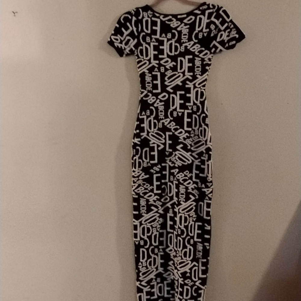 Fashion Nova Women's Black & White Letter Design Maxi Dress, Size: S - Picture 4 of 7